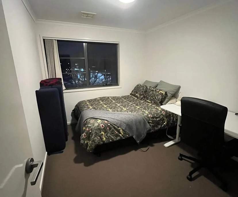 Unfurnished room in a flatshare