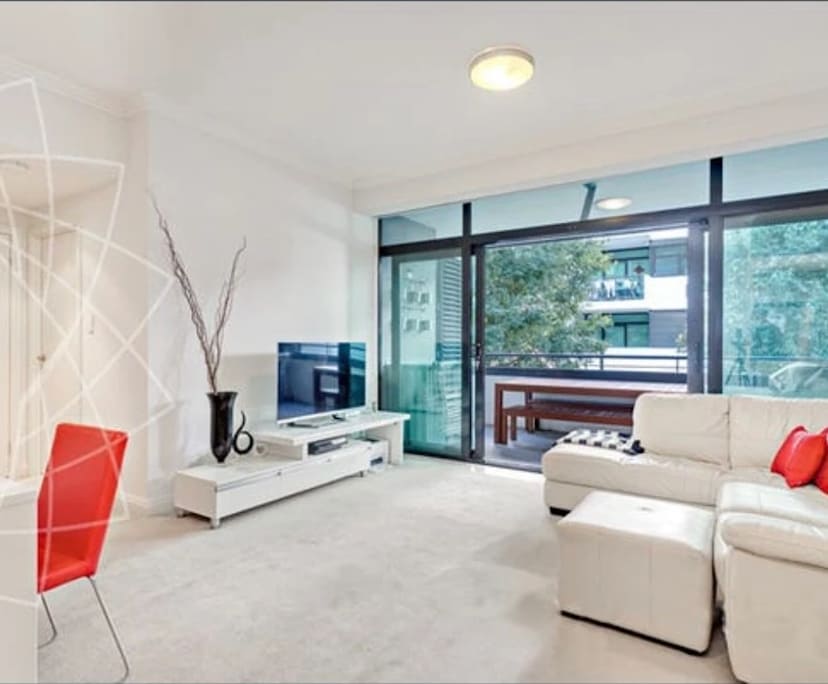 Furnished room with ensuite in a flatshare