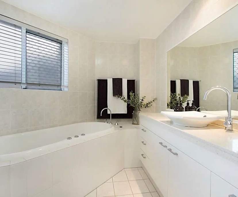 $450, Share-house, 3 bathrooms, Mermaid Beach QLD 4218