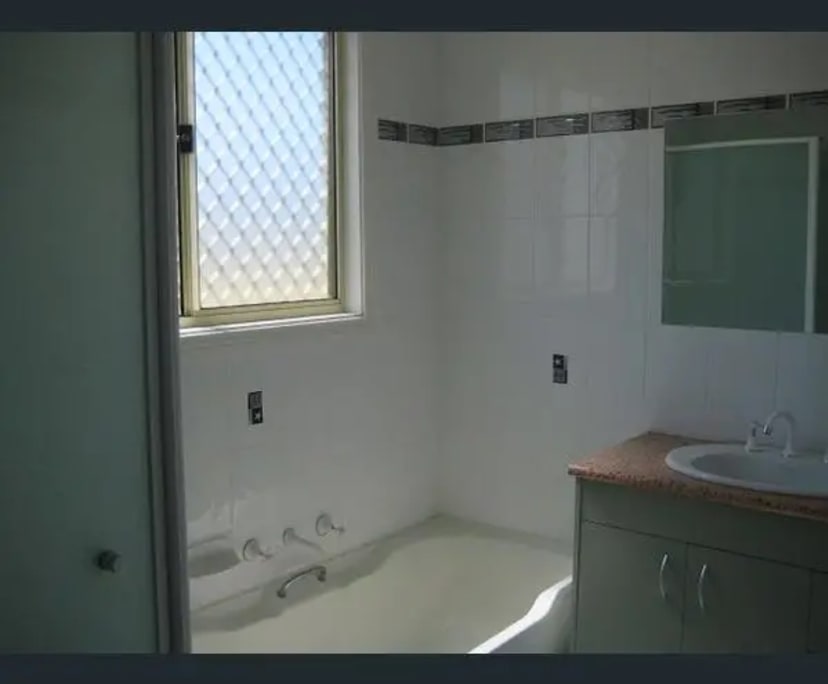 $250, Granny-flat, 2 bathrooms, St Albans VIC 3021