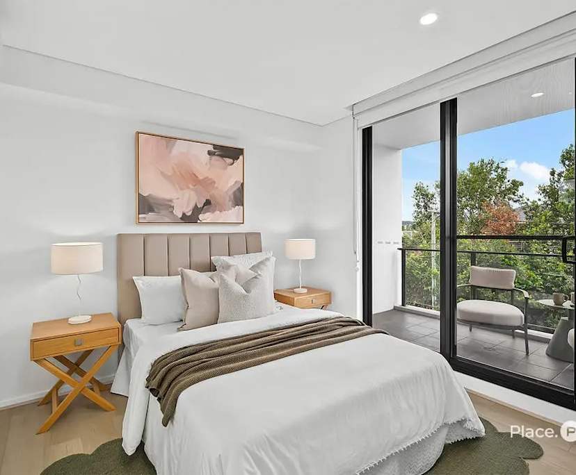 Unfurnished room with own bathroom