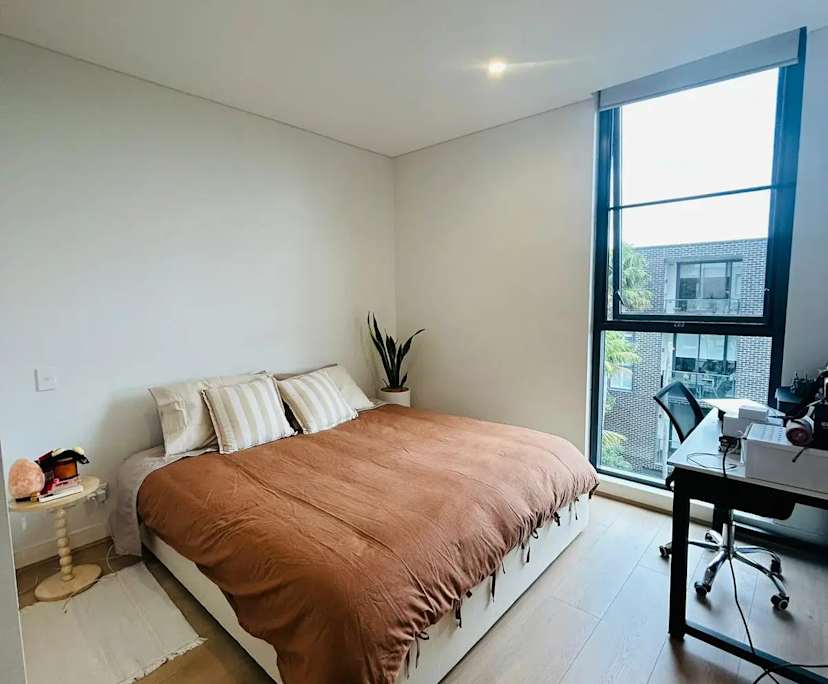 Furnished room with ensuite in a flatshare