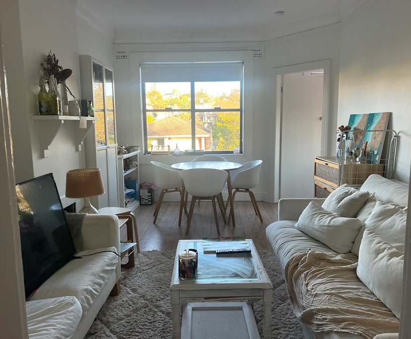 Furnished room in a flatshare