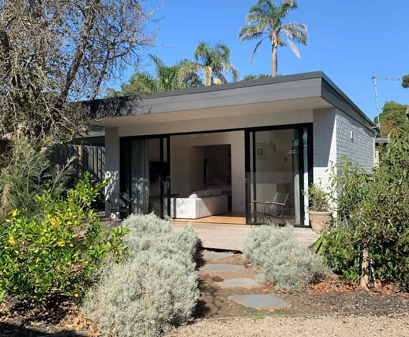 $575, Studio, 1 bathroom, Mornington VIC 3931