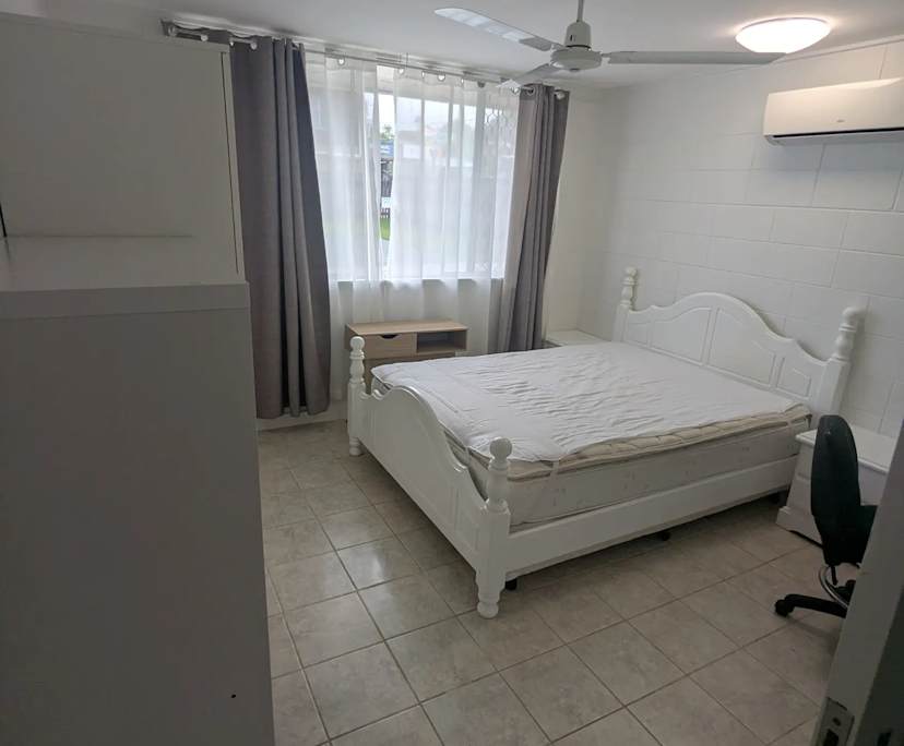 $300, Share-house, 3 bathrooms, Whitfield QLD 4870