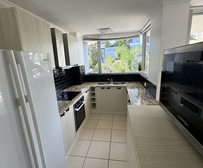 $700, 1-bed, 1 bathroom, Surfers Paradise QLD 4217