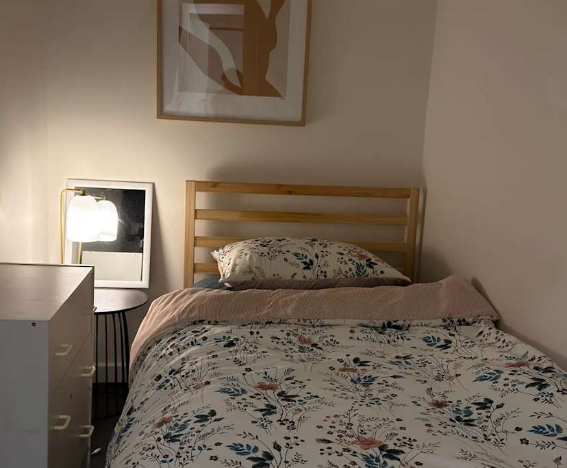 Furnished room in a flatshare