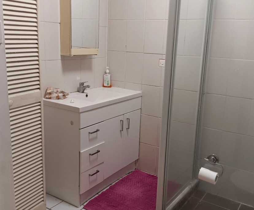 $300, Flatshare, 2 bathrooms, Broadbeach Waters QLD 4218