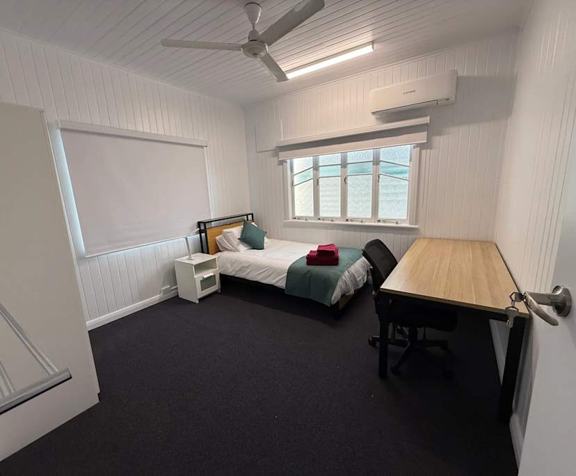 $330, Flatshare, 3 bathrooms, Cairns North QLD 4870