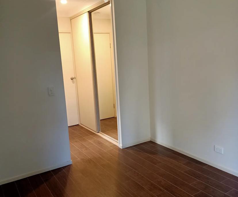 $330, Share-house, 3 bathrooms, Holland Park QLD 4121