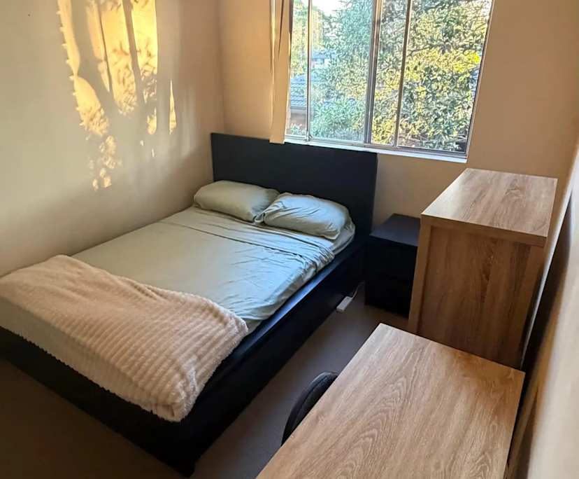Furnished room in a flatshare