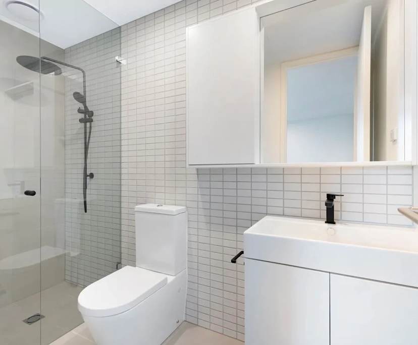 Unfurnished room with ensuite in a flatshare