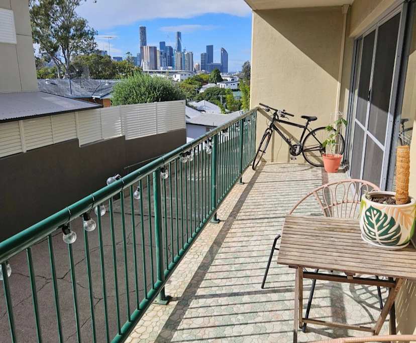 Furnished room in a flatshare