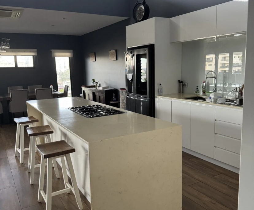 Furnished room in a flatshare