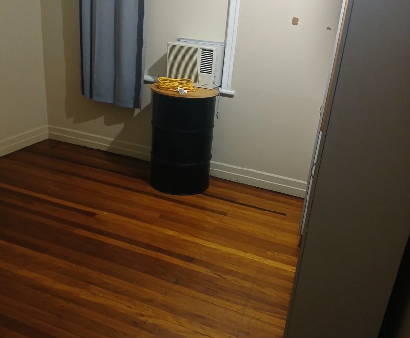 Room in a share house