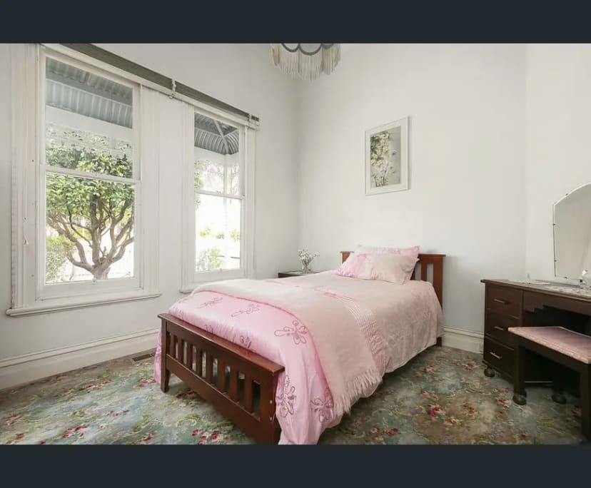 Room in a share house