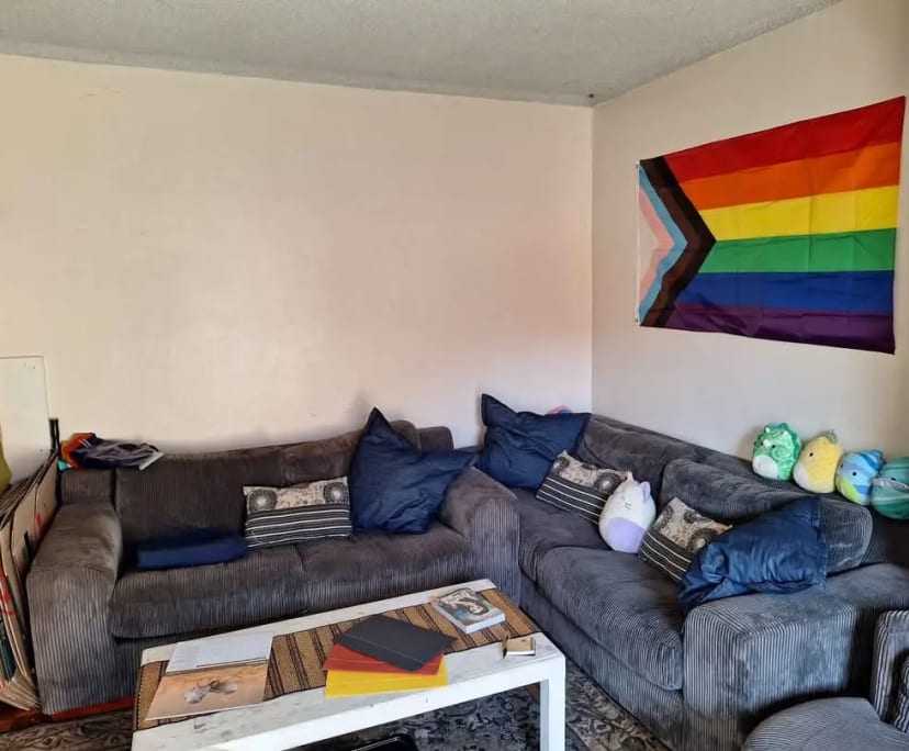 Furnished room in a flatshare