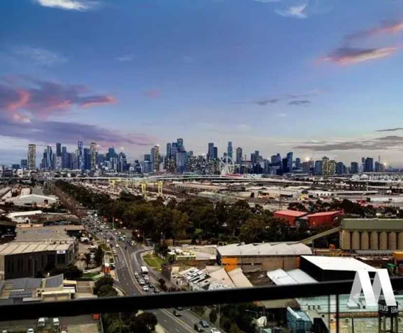 Unfurnished room with ensuite in a flatshare