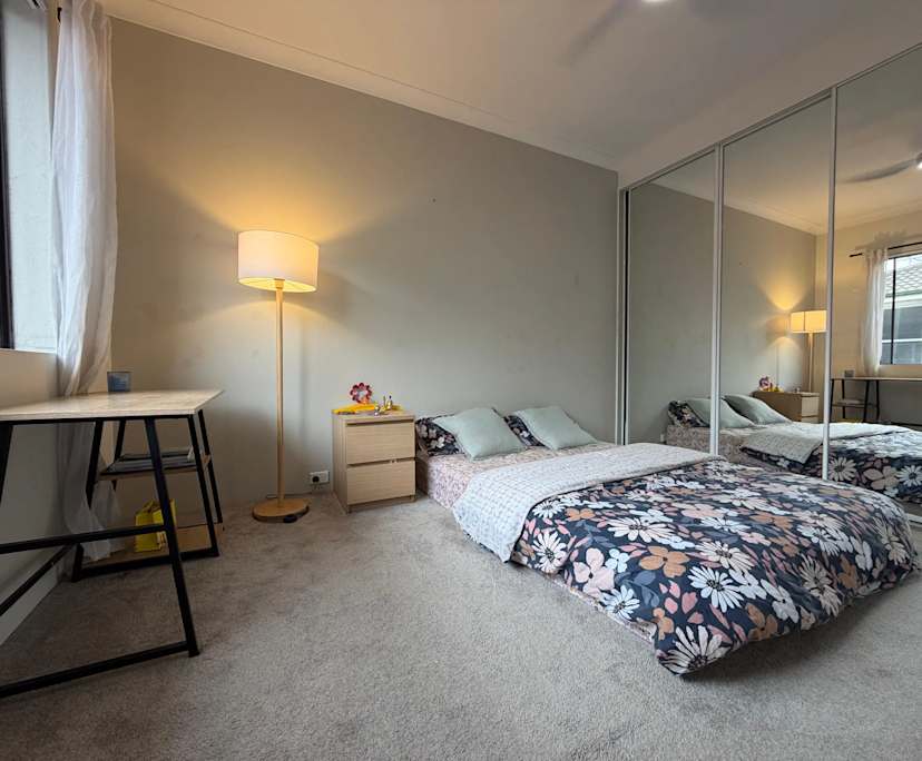 Furnished room with ensuite in a flatshare