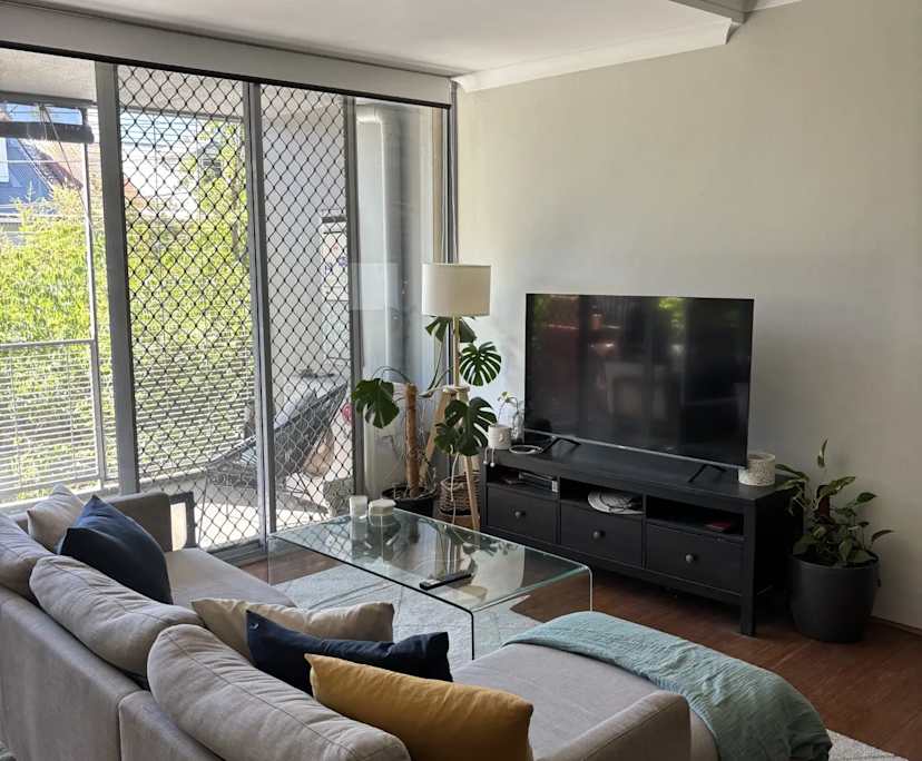 Unfurnished room with ensuite in a flatshare