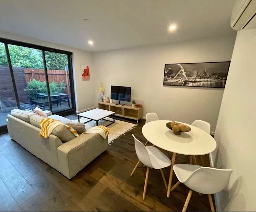 Furnished room with ensuite in a flatshare