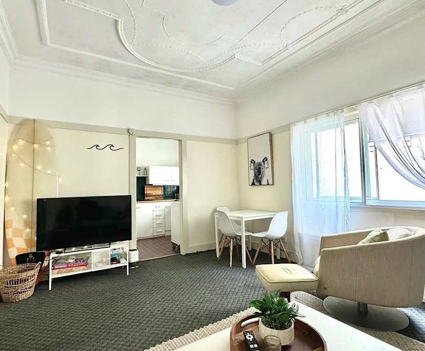 Furnished room in a flatshare