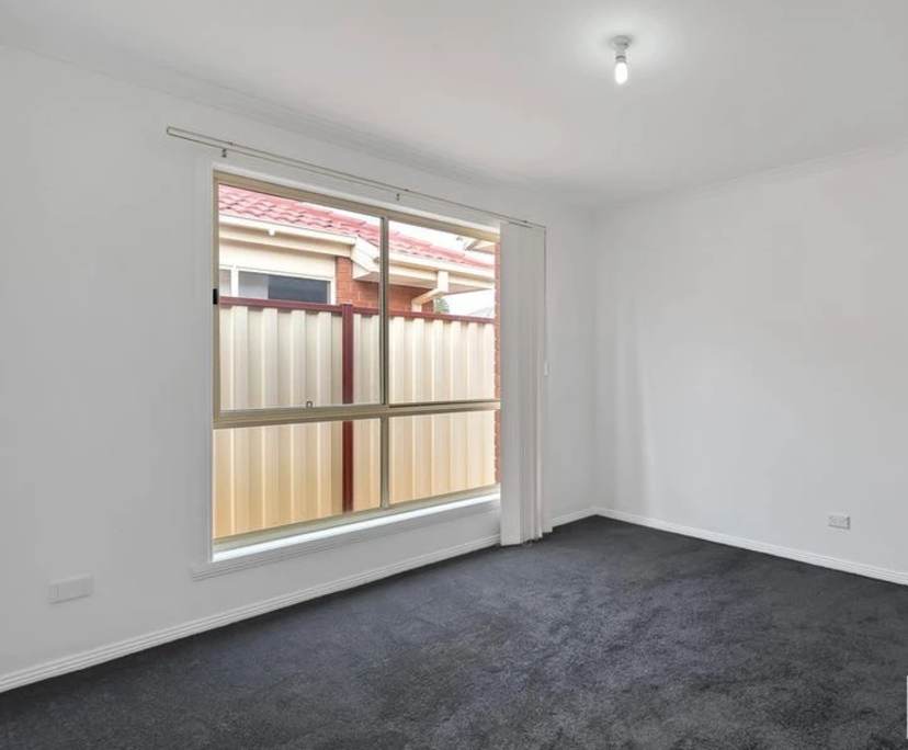 $490, Whole-property, 3 bathrooms, Sydenham VIC 3037