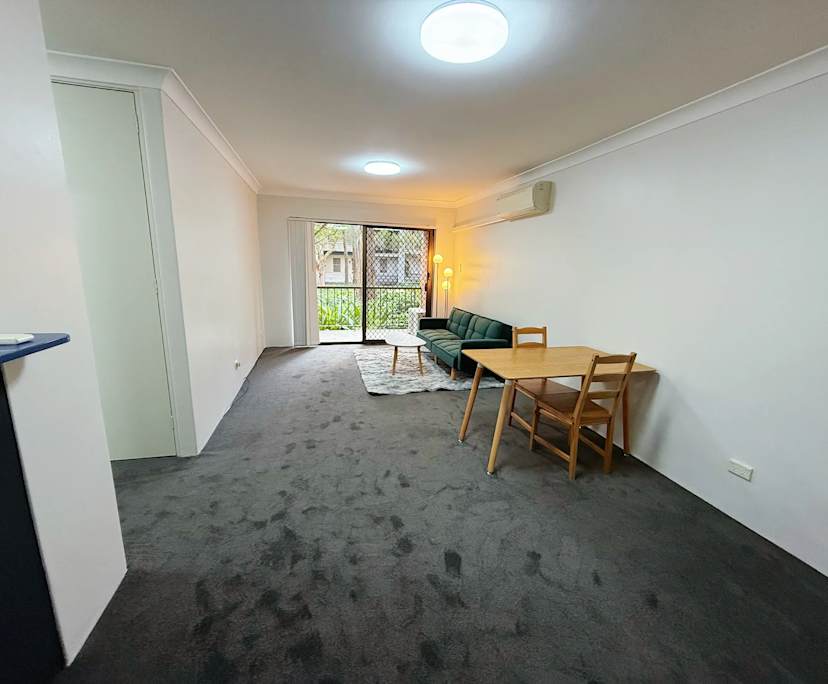 Furnished room in a flatshare