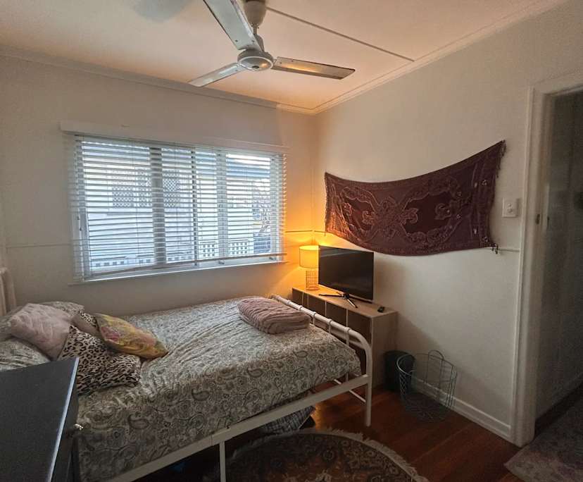 Room in a share house