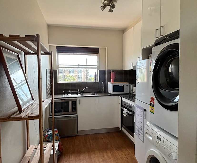 Furnished room in a flatshare