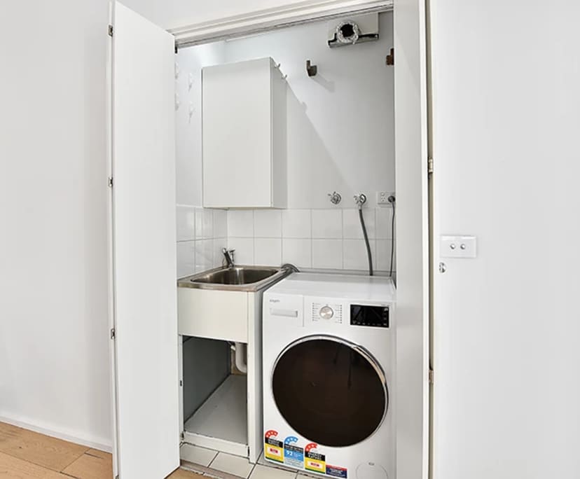 $1,425, Whole-property, 3 bathrooms, Melbourne VIC 3000