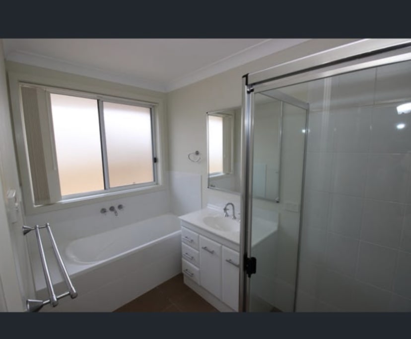 Room for Rent in Cameron Park, Newcastle 180, Unf...