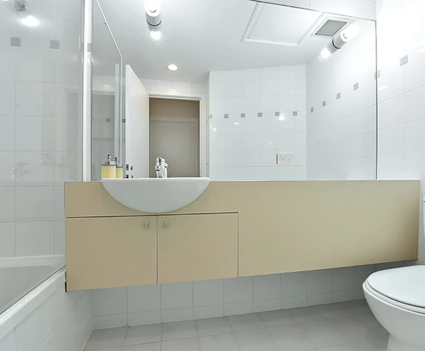 $1,025, Whole-property, 2 bathrooms, Melbourne VIC 3000