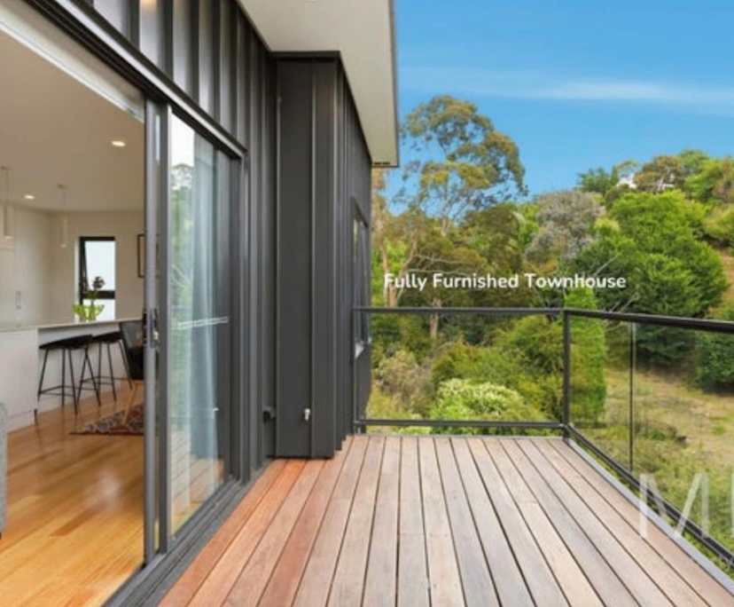 Furnished room with ensuite in a flatshare