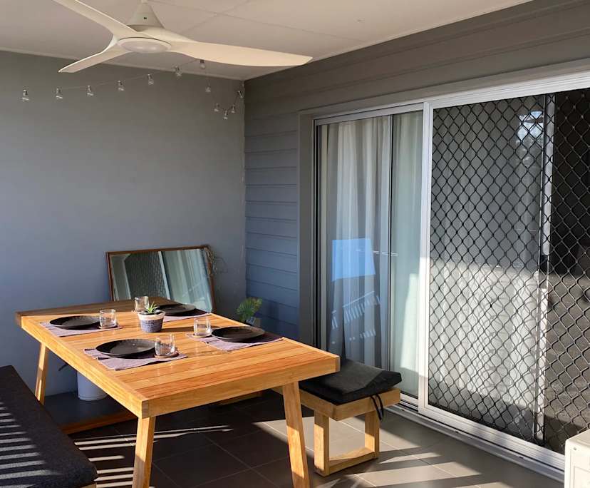 $330, Flatshare, 2 bathrooms, Holland Park West QLD 4121