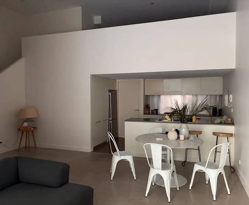 Furnished room in a flatshare