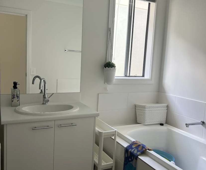 $215-380, Share-house, 2 rooms, Spring Mountain QLD 4300, Spring Mountain QLD 4300