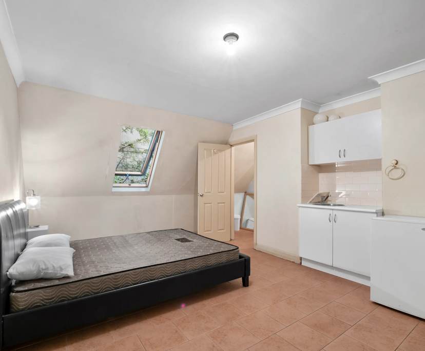 $395, Studio, 1 bathroom, Enmore NSW 2042