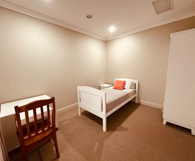 $300, Student-accommodation, 6 bathrooms, Gosford NSW 2250