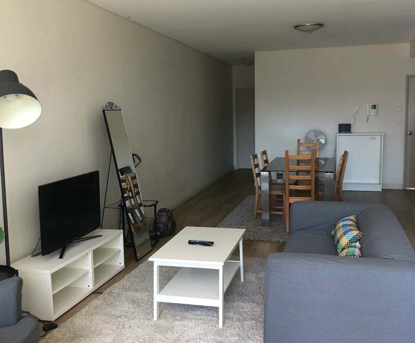Furnished room in a flatshare