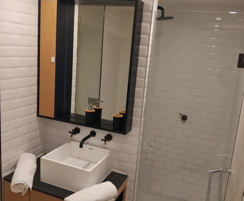 $650, 1-bed, 1 bathroom, North Melbourne VIC 3051