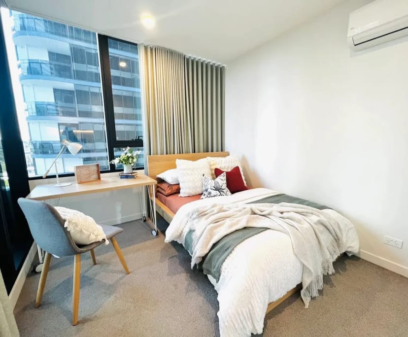 Furnished room with ensuite in a flatshare