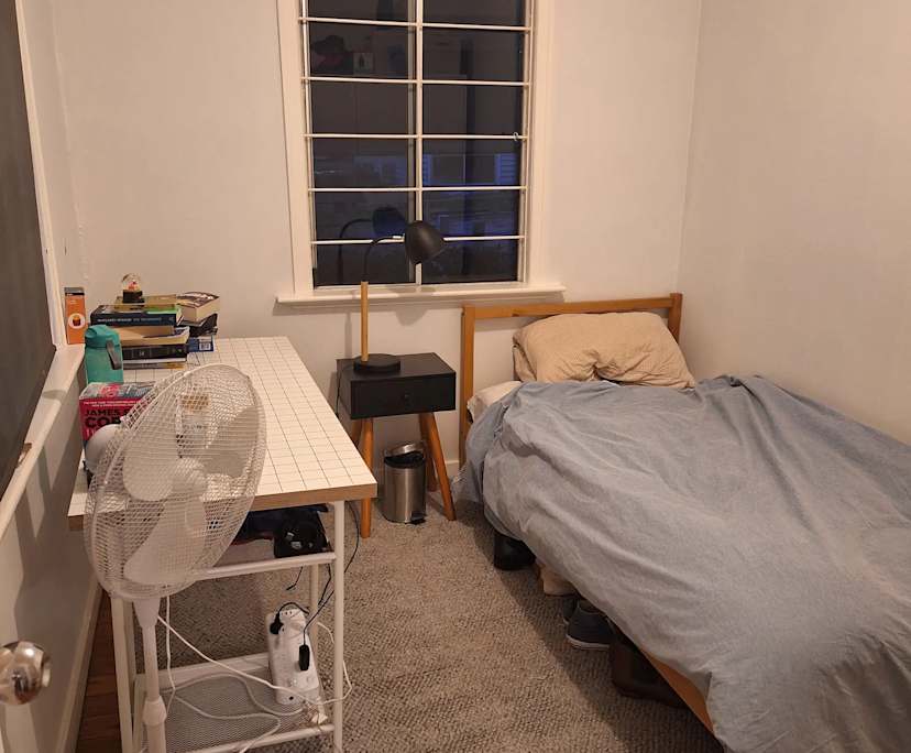 Room in a share house