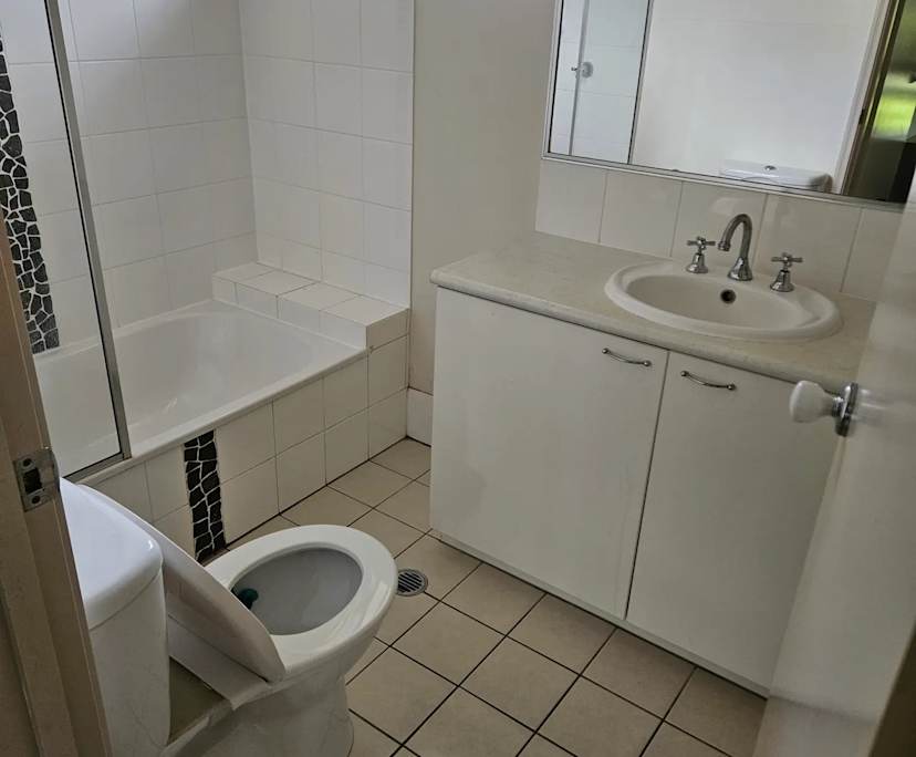 $350, Share-house, 4 bathrooms, White Rock QLD 4868
