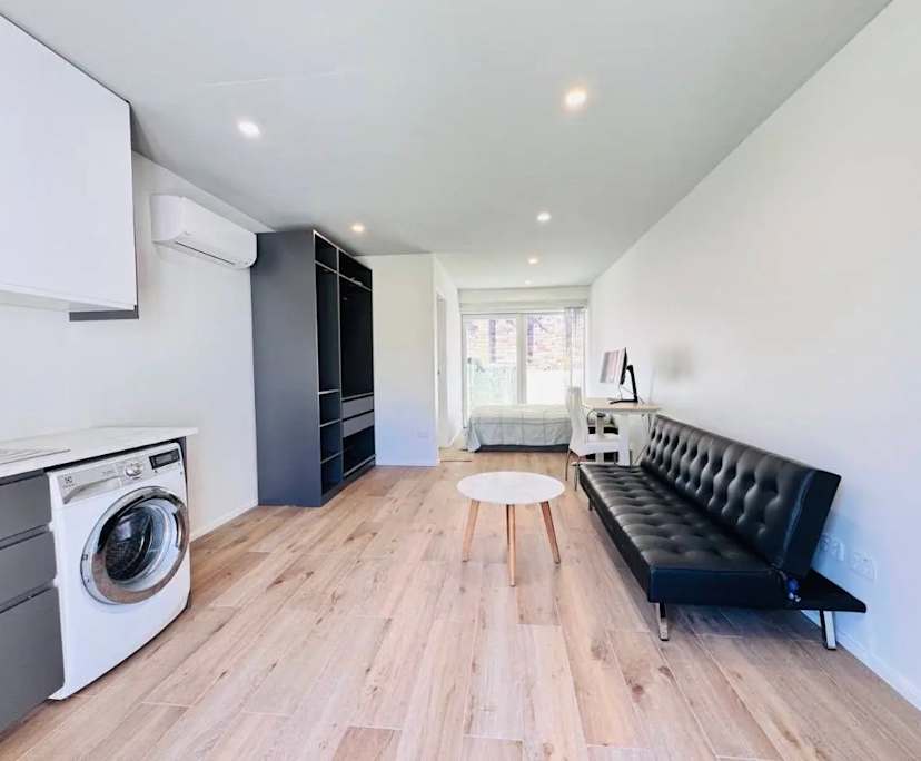 Room studio flat for rent