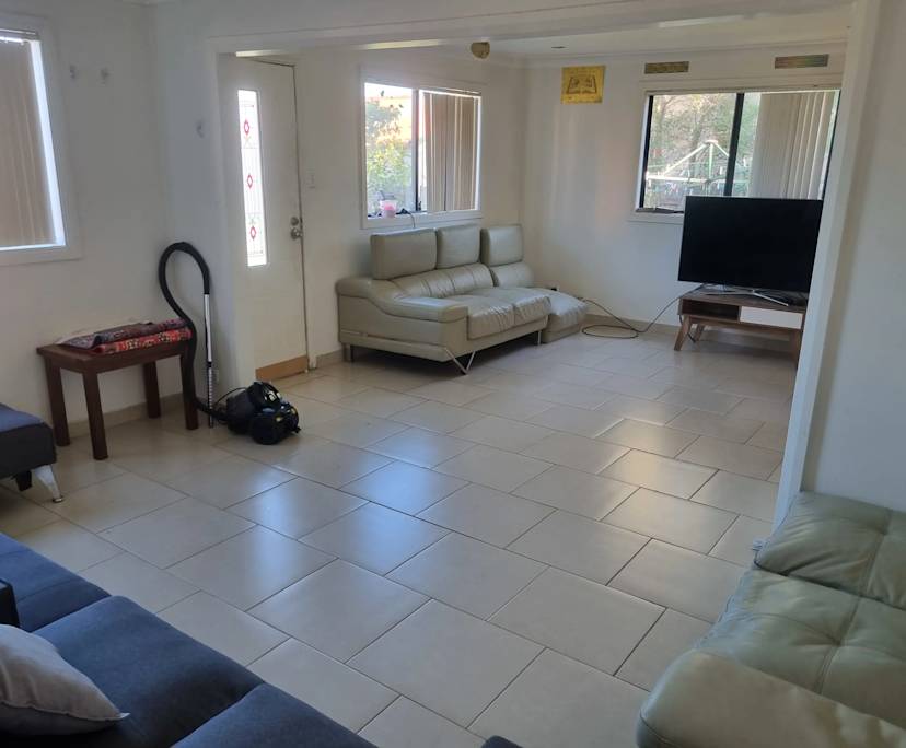 Furnished room in a flatshare