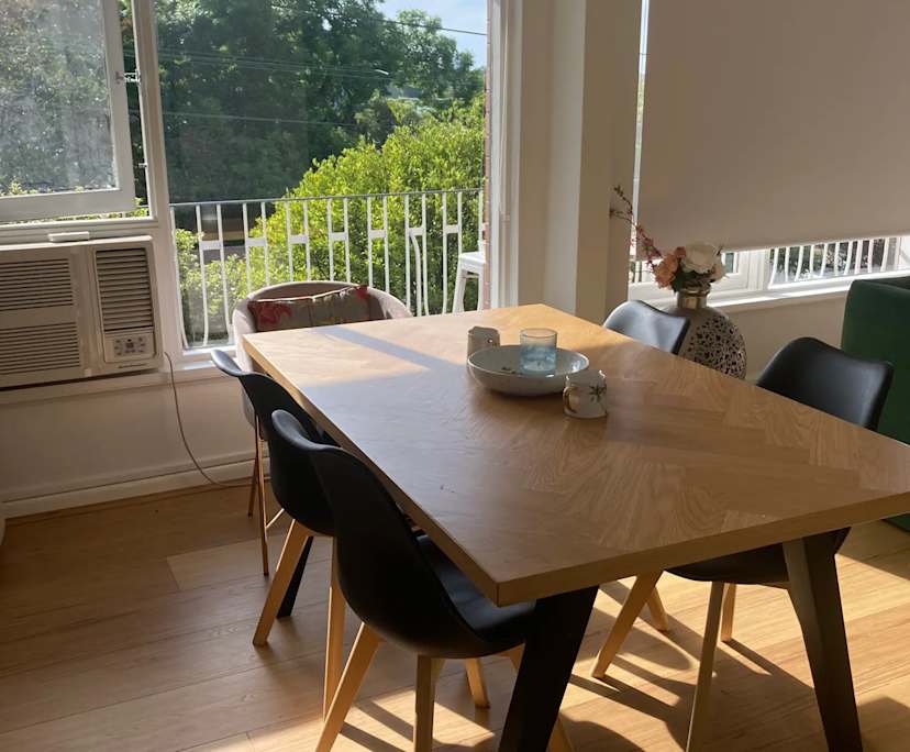 Furnished room in a flatshare