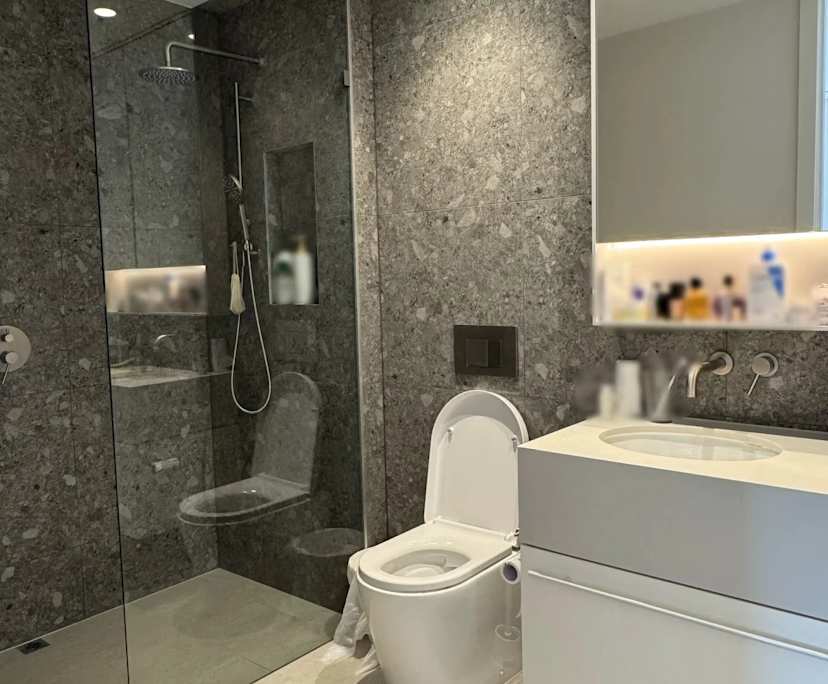 Unfurnished room with ensuite in a flatshare