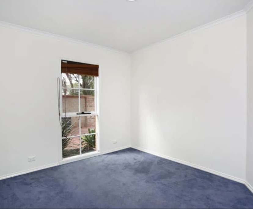 Unfurnished room in a flatshare