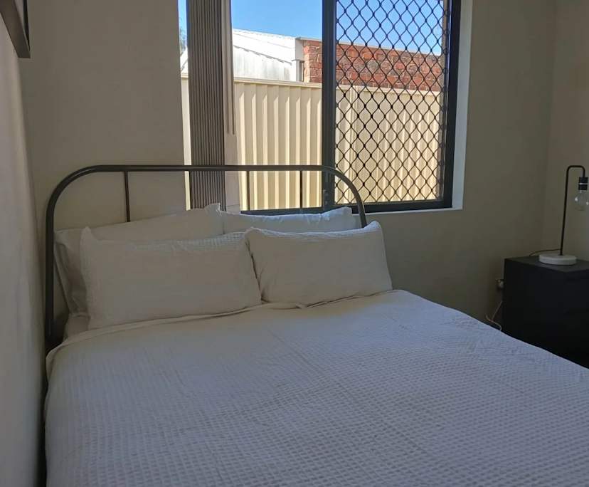 $300, Share-house, 6 bathrooms, Saint James WA 6102